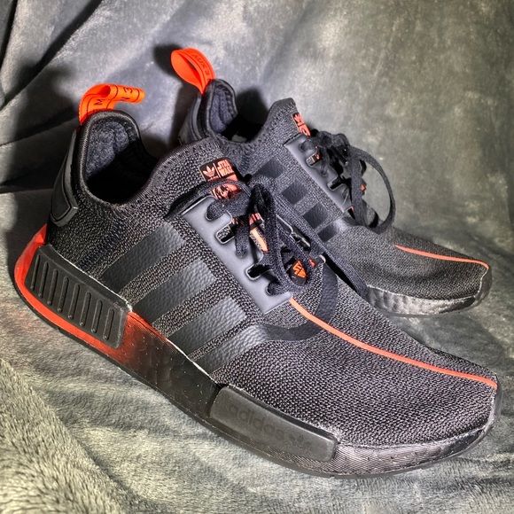 🖤❤️ Adidas NMD R1 Star Wars Darth Vader Black/Red FW2276 - Picture 2 of 11